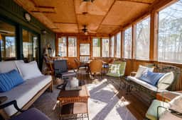 Lakeside Retreat (Sister Property to Lakefront Narrows Escape)