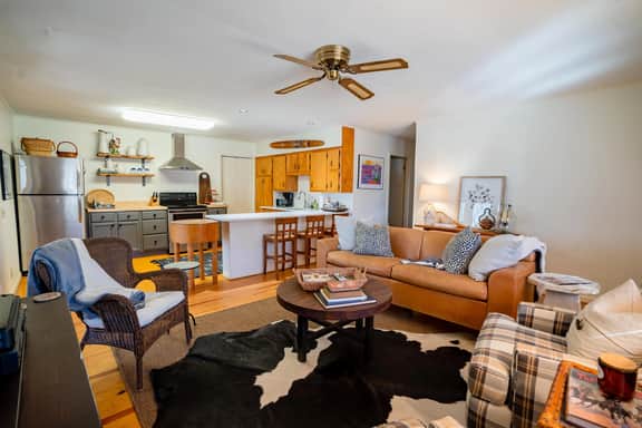 Lakeside Retreat (Sister Property to Lakefront Narrows Escape)