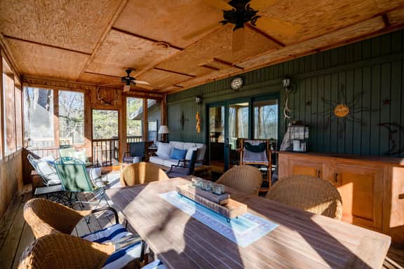 Lakeside Retreat (Sister Property to Lakefront Narrows Escape)