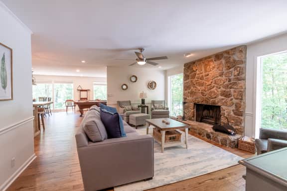 Stoney Ridge Resort | Sleeps 12 | Pool Table | Deck | Eden Isle