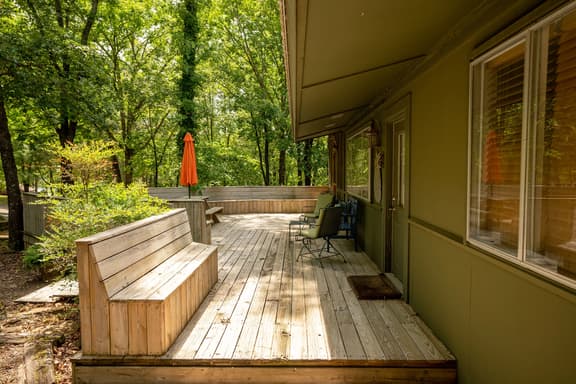 Lakeside Retreat (Sister Property to Lakefront Narrows Escape)