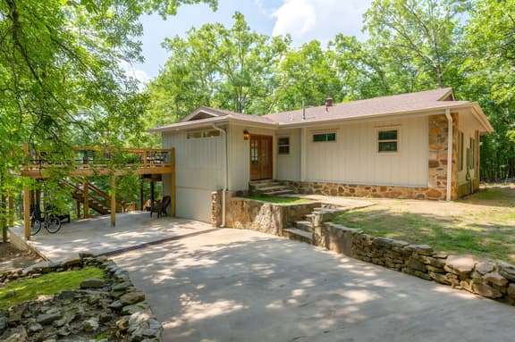 Stoney Ridge Resort | Sleeps 12 | Pool Table | Deck | Eden Isle