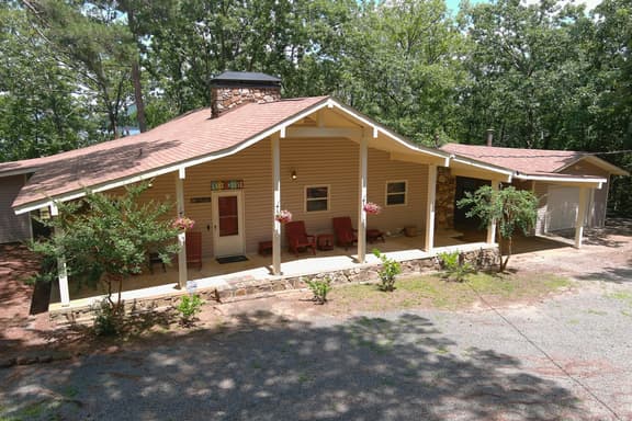 Pet-Friendly Lakefront Getaway with Swim Cove
